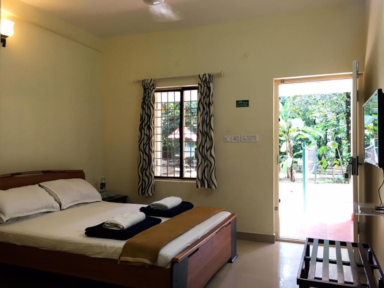 Palm Grove Service Villa Коччи Экстерьер фото