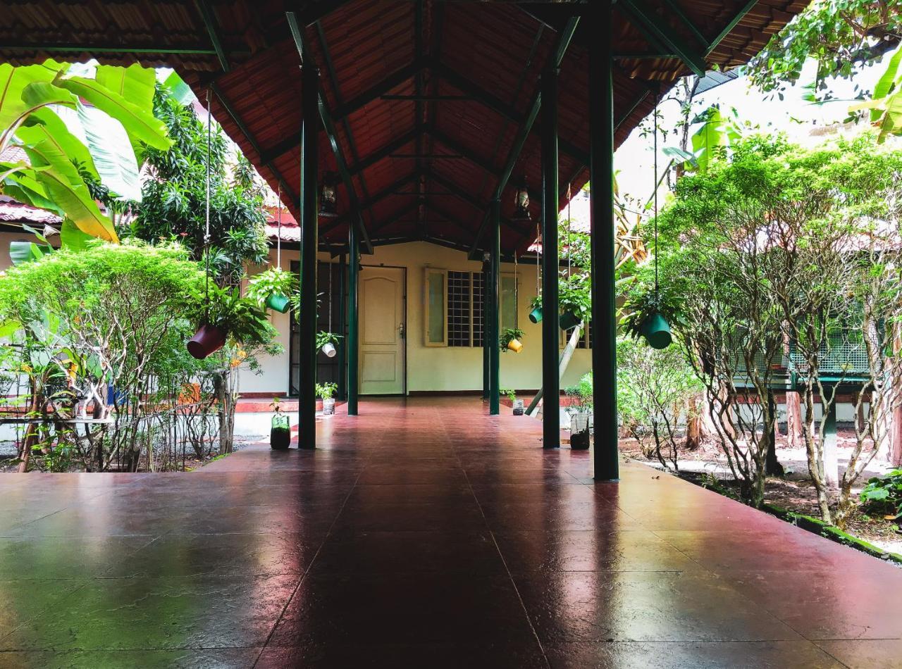 Palm Grove Service Villa Коччи Экстерьер фото